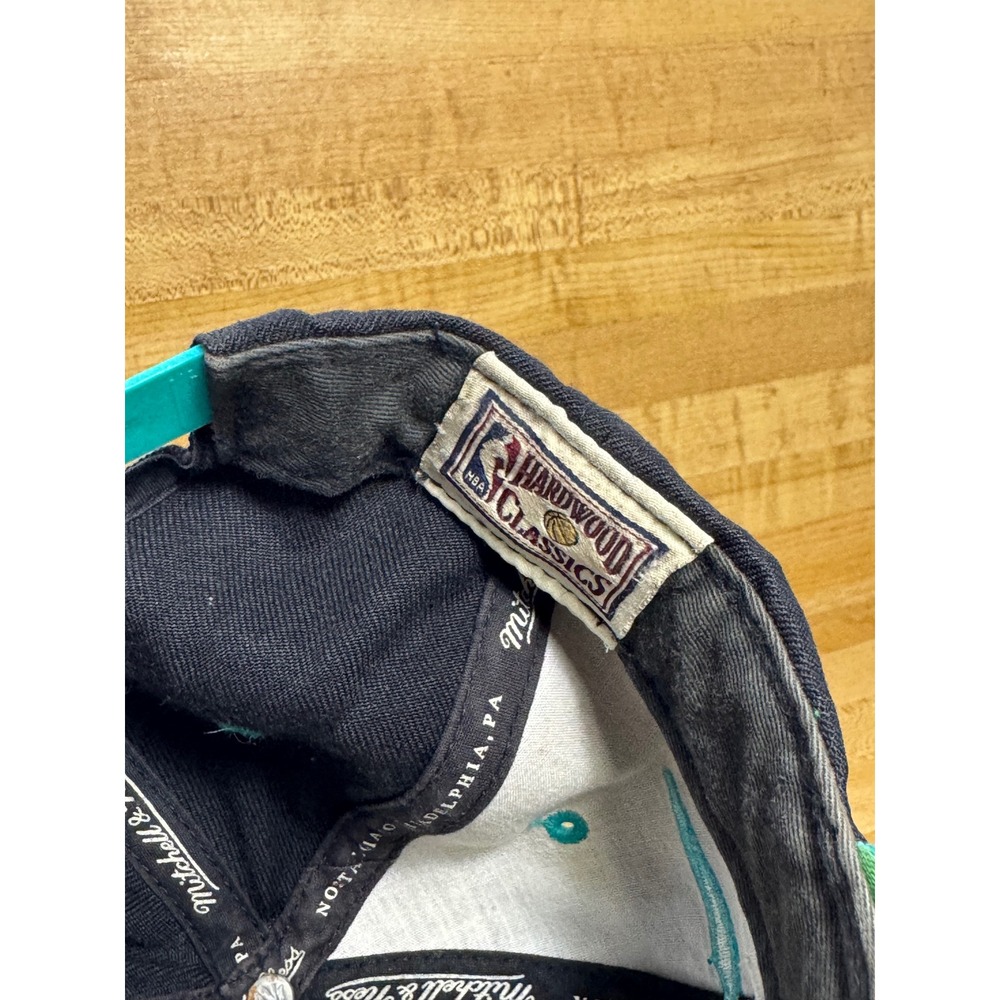 Mitchell & Ness Vancouver Grizzlies Snapback Hat diamond cut Hardwood Classics - Picture 8 of 8